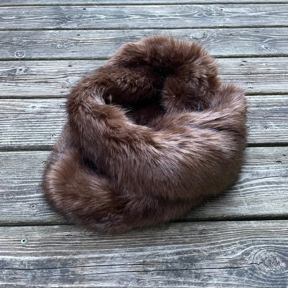 Faux Fur Trim: Zara Brown (Coat Accessory) - Picture 12 of 14